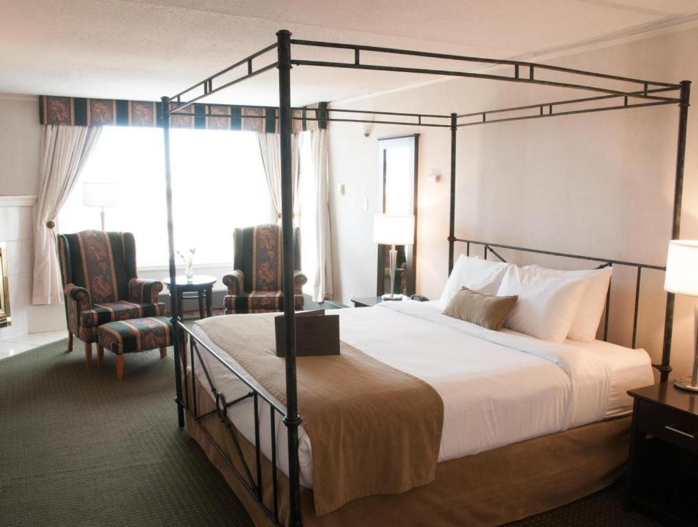 Coast High Country Inn Уайтхорс Экстерьер фото