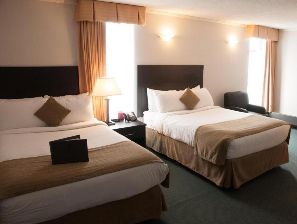 Coast High Country Inn Уайтхорс Экстерьер фото