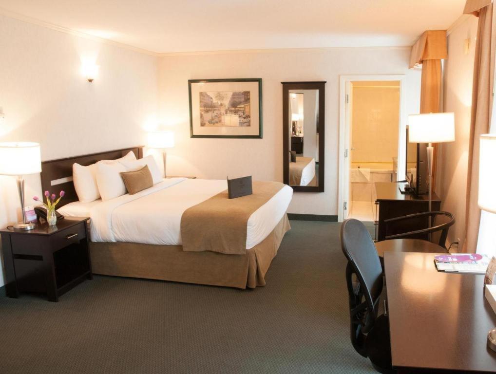 Coast High Country Inn Уайтхорс Экстерьер фото
